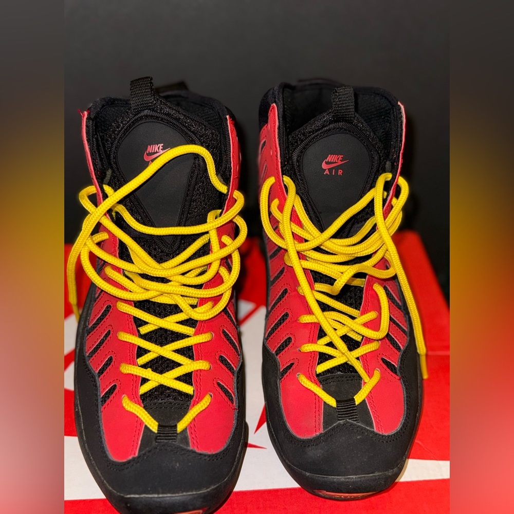 Air BAKIN size 6.5y 8 women rarely used